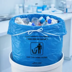 Bao rác y tế tự hủy màu xanh có dây rút